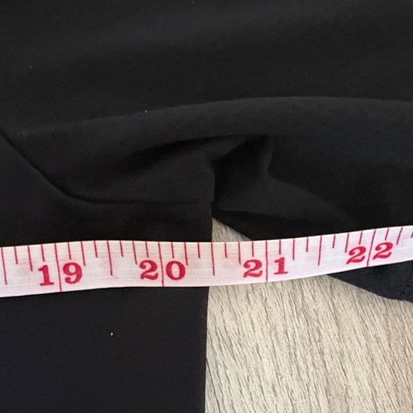 New Balance Men's Black and Gold Jersey - Picture 10 of 11